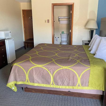 או קלייר Amerivu Inn & Suites מראה חיצוני תמונה