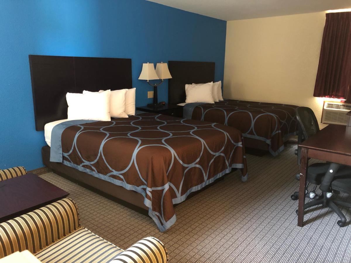 או קלייר Amerivu Inn & Suites מראה חיצוני תמונה